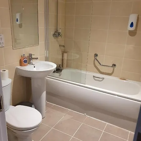 Suites & Lodges אכסניה *