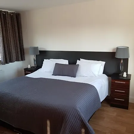 Suites & Lodges אכסניה *