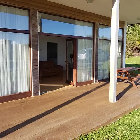 אכסניה Suites & Lodges *